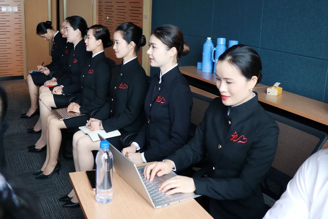 提升服務品質，打造專業形象 谷田稻香攜手東方禮儀華平生團隊開展服務禮儀培訓